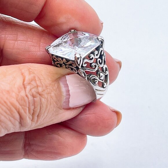 Vintage-Inspired Sterling Silver Ring Intricate Filigree Design Faceted Cubic Zi - Picture 7 of 10